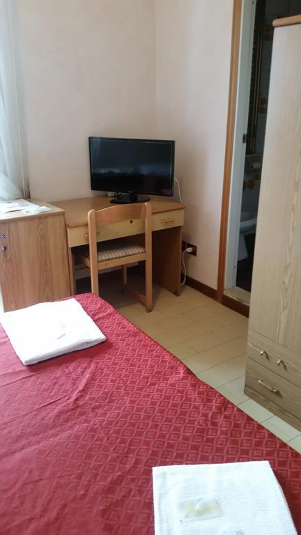Albergo Margherita تْشيانشانو  تيرمي الغرفة الصورة